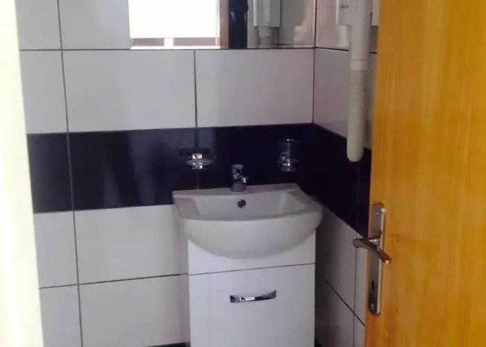 Ξενοδοχείο με διαμερίσματα Athina And 2*