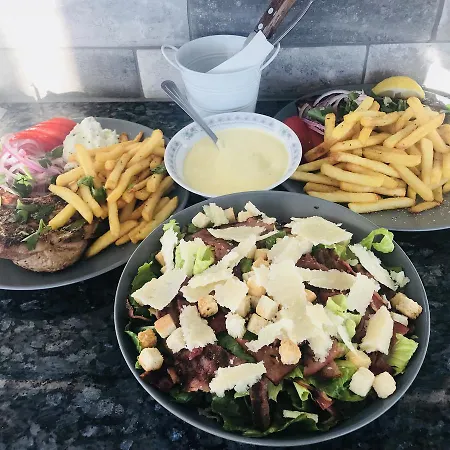 Athina And Apartmanhotel 2*