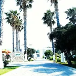 Athina And 公寓式酒店