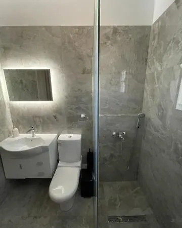 Athina And Hotel apartamentowy 2*