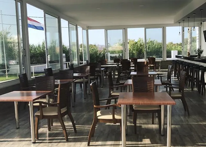 Apart Otel Athina And