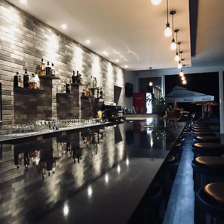 Apart-hotel Athina And